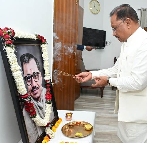 मुख्यमंत्री विष्णु देव साय ने पं. दीनदयाल उपाध्याय की पुण्यतिथि पर किया नमन