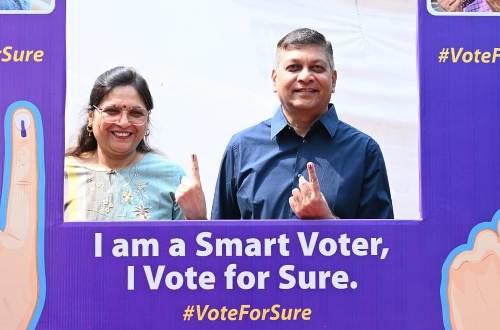 नगरीय निकाय निर्वाचन 2025:मुख्य सचिव अमिताभ जैन ने किया अपने मताधिकार का प्रयोग