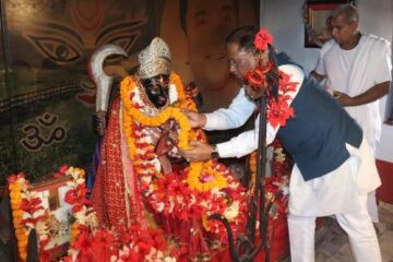 मुख्यमंत्री विष्णुदेव साय ने सोगड़ा आश्रम में की पूजा-अर्चना