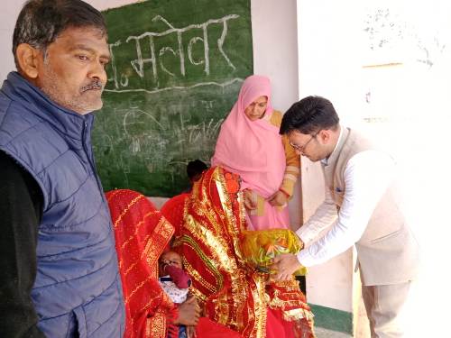 जनहितकारी योजनाओं की जानकारी ग्रामीणों को देकर पात्रों को लाभान्वित कराया जाय – खण्ड विकास अधिकारी अमित कुमार