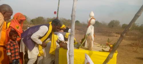 महाशिवरात्रि पर आदिवासियों ने की बड़ा देव की पूजा