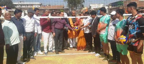 आदर्श वॉलीबॉल क्लब के तत्वाधान में  21 वां तीन दिवसीय वॉलीबॉल प्रतियोगिता का शुभारम्भ
