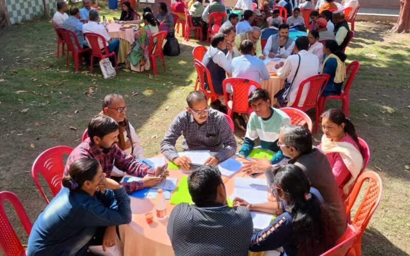 ग्रामीण नेतृत्व विकास के लिए प्रतिभागियों ने समूह चर्चा में किया मंथन