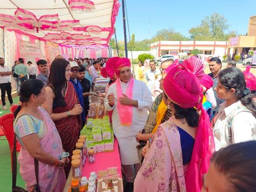 एनटीपीसी खरगोन ने CSR के तहत सैनिटरी नैपकिन वितरित किए 