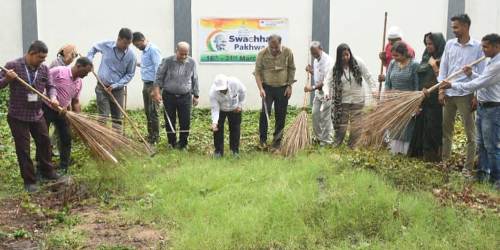 टाउनशिप क्षेत्रों में स्वच्छता अभियान और श्रमदान का आयोजन किया गया