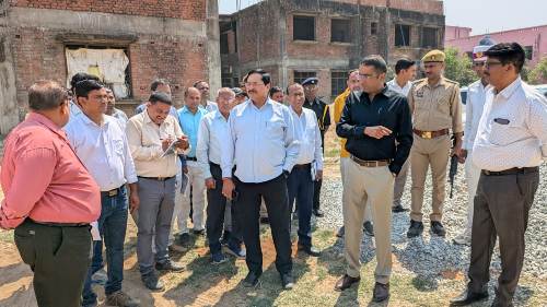डीएम ने निर्माणाधीन 100 शैय्या युक्त संयुक्त चिकित्सालय के निरीक्षण में धीमी प्रगति पर नाराजगी जताई, कार्य में तेजी लाने का निर्देश