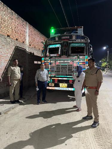 अवैध खनन व परिवहन पर डीएम के सख्त रवैये से खनन विभाग ने 23 वाहनों को सीज कर प्राप्त किया साढ़े सात लाख राजस्व