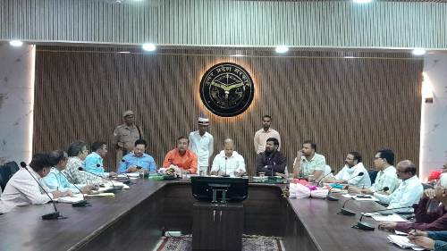 मार्गो एवं सेतुओं के निर्माण हेतु कार्ययोजना सम्बन्धी बैठक जिलाधिकारी की अध्यक्षता में  सम्पन्न