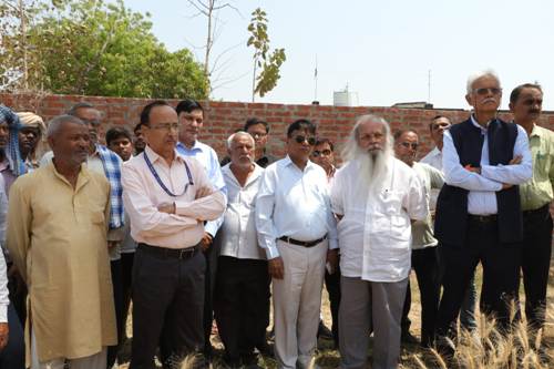 गाज़ीपुर के चंवर गाँव में जीरो-टिलेज गेहूँ की जीरो टिलेज विधि पर सार्वजनिक कटाई और जागरूकता कार्यक्रम का आयोजन