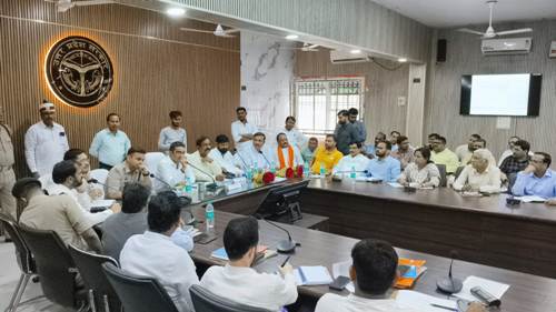जनप्रतिनिधियों से प्राप्त संदर्भों के निस्तारण व क्रियान्वयन की दिशा में कलेक्ट्रेट सभागार में संपन्न हुई बैठक