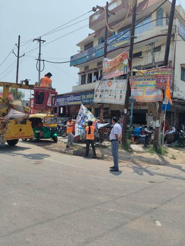 नगरीय निकायों में अभियान चलाकर अवैध र्डिंग्स,बैनर,विज्ञापन बोर्ड को हटाया गया
