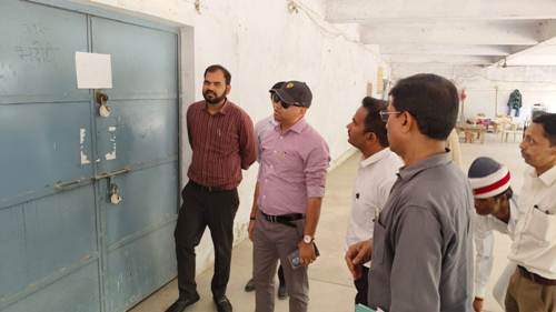 जिला निर्वाचन अधिकारी ने ई0वी0एम0 व वीवीपैट स्ट्रांग रूम का किया मासिक निरीक्षण
