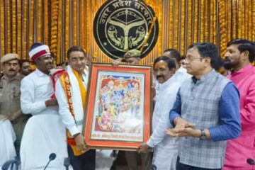 जिलाधिकारी विशाल सिंह के विदाई सम्मान समारोह में भाव विह्वल हुआ कलेक्ट्रेट परिसर