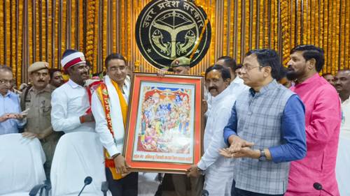 जिलाधिकारी विशाल सिंह के विदाई सम्मान समारोह में भाव विह्वल हुआ कलेक्ट्रेट परिसर