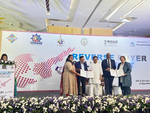 विजयवाड़ा में अंतर्राष्ट्रीय रिवर्स बायर सेलर बैठक में 51 समझौता ज्ञापनों पर हस्ताक्षर, एपी एमएसएमई के लिए वैश्विक अवसर खोले गए