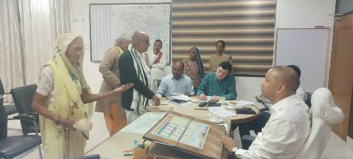 जिलाधिकारी ने जनता दर्शन में आए हुए फरियादियों को दिलाया भरोसा, कहा होगा गुणवत्तापूर्ण त्वरित निस्तारण