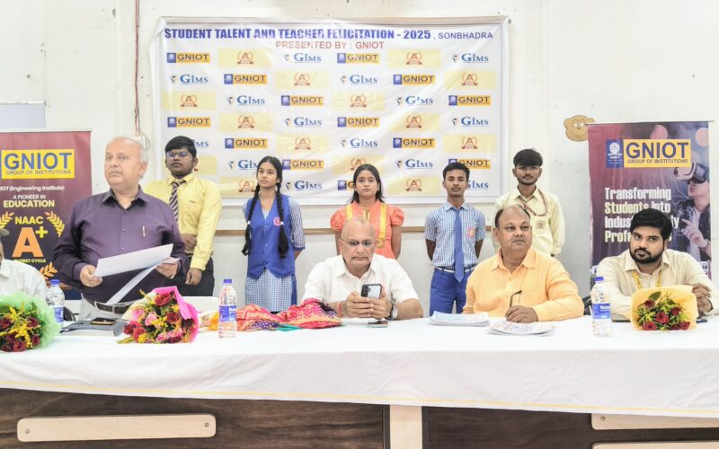 रेणुकूट के संत एबीआर पब्लिक स्कूल के दो छात्र जिले के टॉप टेन में शामिल,जिला प्रशासन ने किया सम्मानित