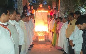 कांग्रेस ने शहीद वीरों व निर्दोष नागरिकों के शहादत को किया याद, अर्पित की श्रद्धांजलि 