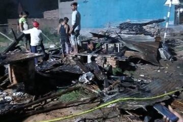 रहस्य परिस्थितियों में गुमटी में लगी आग सामान जलकर हुआ राख, कोई हताहत नहीं 