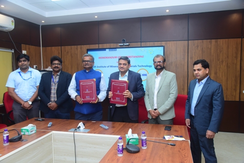 एनटीपीसी माइनिंग लिमिटेड और सीएसआईआर-आईएमएमटी ने खनिज अनुसंधान को बढ़ावा देने के लिए एमओयू पर हस्ताक्षर किए