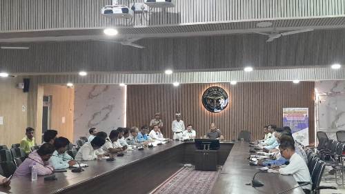 पीएम सूर्य घर योजना का ले लाभ, पंजीकरण कराकर लगाएं सोलर पावर प्लांट – डीएम