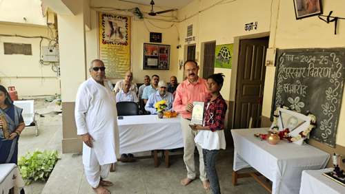 श्री सर्वेश्वरी समूह ने किया होनहार विद्यार्थियों को पुरस्कृत