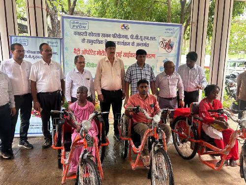 पीवीयूएनएल के बनहरदी कोयला खनन परियोजना द्वारा 17 बैटरी चालित मोटर ट्राइसाइकिल का वितरण 