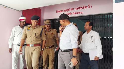 जिलाधिकारी ने थाना सुरियावां का किया औचक निरीक्षण