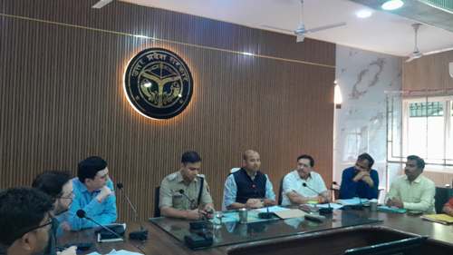 उच्च न्यायालय व सर्वोच्च न्यायालय में लम्बित वादों एवं गैगेस्टर के मामलो के निस्तारण के सम्बन्ध में सम्पन्न हुई बैठक