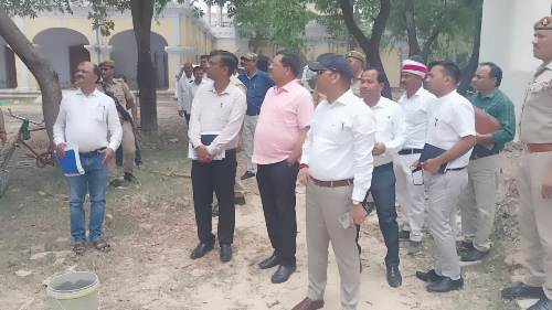 जिलाधिकारी ने किया वी0एन0जी0आई0सी0, चकसुन्दरपुर व हिन्चनपुर में निर्माणाधीन कार्यो का किया स्थलीय निरीक्षण