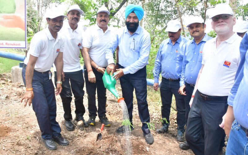 हिण्डाल्को में पौधरोपण कर पर्यावरण को प्रदूषण मुक्त रखने का लिया गया संकल्प