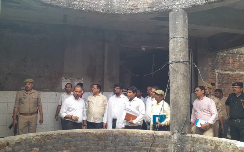 जिलाधिकारी ने निरीक्षण के दौरान कमी पाये जाने पर कॉन्टेक्टर व कार्यदायी संस्था को सुधार करने का दिया सख्त निर्देश