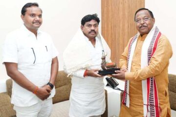 राज्य मंत्री संजीव कुमार गौड़ ने मंत्री रामविचार नेताम से की मुलाकात