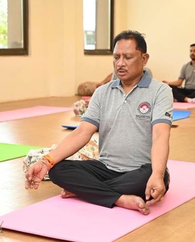 मुख्यमंत्री विष्णु देव साय ने चिंतन शिविर 2.0 के दूसरे दिन योग से की दिन की शुरुआत