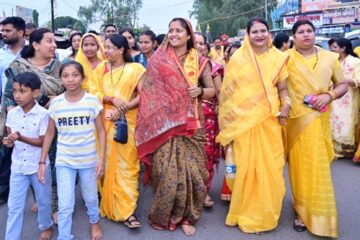 भगवान श्रीजगन्नाथ की रथ यात्रा में उमड़ा श्रद्धा का सैलाब,मंत्री लक्ष्मी राजवाड़े ने की रथ खींचकर पूजा -अर्चना