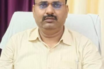 फसल की आवश्यकता के अनुरूप ही पी०ओ०एस० मशीन पर अंगूठा लगाकर क्रय करें उर्वरक -जिला कृषि अधिकारी
