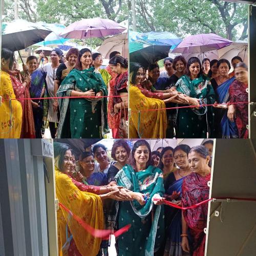 स्वर्णरेखा महिला समिति द्वारा त्रिशक्ति महिला समिति को प्रदान की गई प्री-फैब्रिकेटेड शॉप