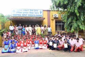 सेल, आरएसपी के निःशुल्क विद्यालय दीपिका इस्पात शिक्षा सदन में प्रमाण पत्र वितरण समारोह आयोजित