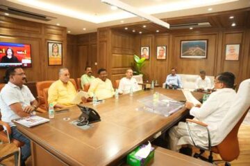 प्रदेश में पर्यटकों,श्रद्धालुओं की बढ़ती संख्या को देखते हुए उनके ठहरने की उपयुक्त व्यवस्था की जाए – जयवीर सिंह