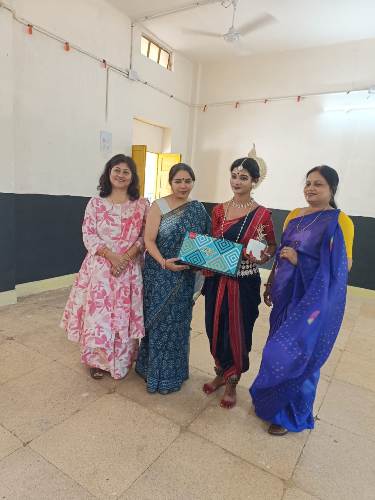 पूर्व छात्रा नृत्य शिक्षिका सुश्री प्रज्ञा परमिता नायक सम्मानित