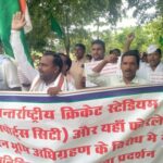 निर्माणाधीन इंटरनेशनल क्रिकेट स्टेडियम: किसानों ने बुलंद किया जान देंगे, जमीन नहीं का नारा