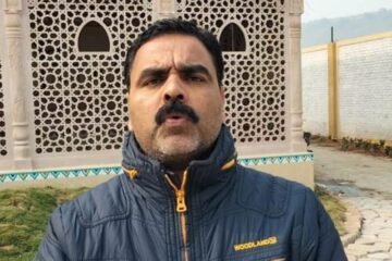 रेस्टोरेंट के किचन में चुनरी के फंदे से लटका मिला मैनेजर का शव