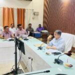 जिलाधिकारी की अध्यक्षता में आयोजित हुई जिला स्वास्थ्य समिति शासी निकाय की समीक्षा बैठक