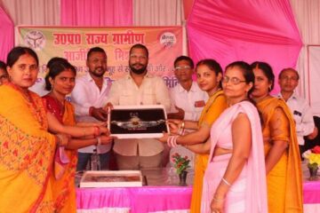 क्रेशर प्लांट मजदूरों को टी वी उन्मूलन की दी गई जानकारी 