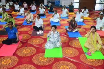एनटीपीसी औरैया में 11वाँ अंतरराष्ट्रीय योग दिवस मनाया गया