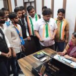 नगर में सफाई को लेकर युवा कांग्रेस ने प्रदर्शन कर चेयरमैन को ज्ञापन सौंपा