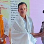 बीईओ नगवां को डॉ ब्रजेश कुमार सिंह महादेव ने किया सम्मानित