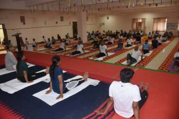 शारीरिक ऊर्जा व मानसिक एकाग्रता को बढ़ाने में योग का नियमित अभ्यास अत्यन्त लाभप्रद – प्रो0 एस0वी0एस0 राजू