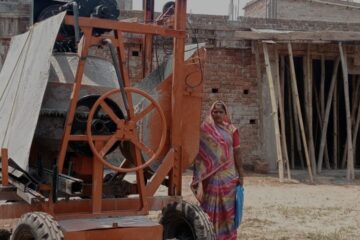 योजनाओं से बदली जिंदगी, सैंटरिंग प्लेट व मिक्चर मशीन के व्यवसाय से कर रहीं आमदनी