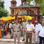 सावन महाशिवरात्रि मेला व कावड़ यात्रा के दौरान डीएम व एसपी ने बाबा सेमराध नाथ धाम पहुंचकर दर्शन पूजन किया 